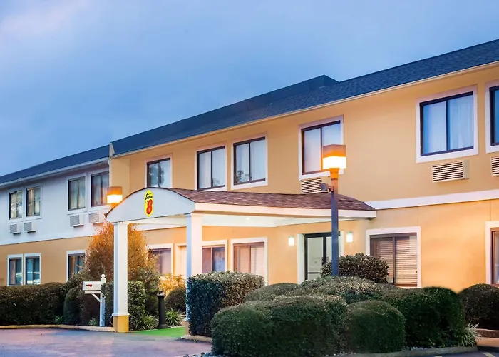 Super 8 By Wyndham Jonesboro Hotel