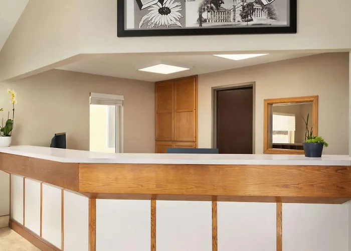 Super 8 By Wyndham Liberal Ks