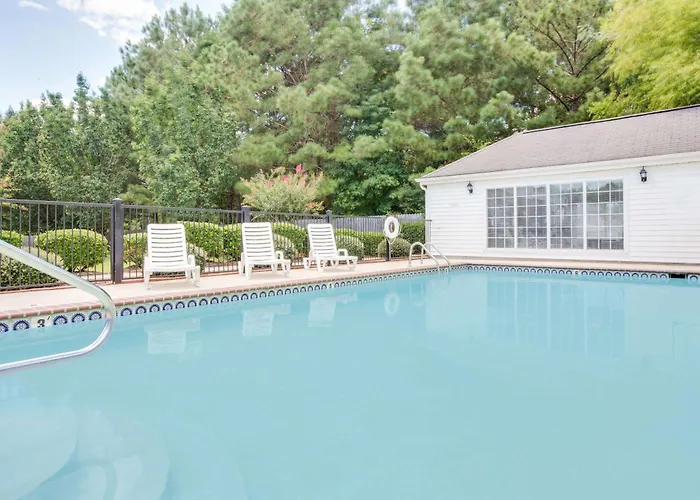 Baymont By Wyndham Ozark