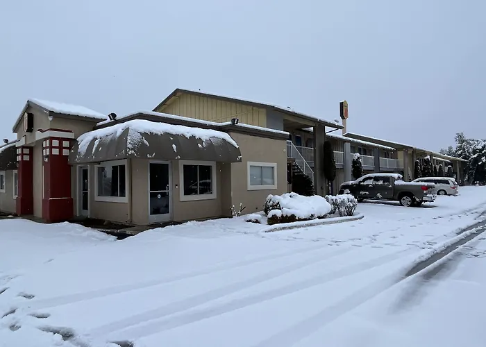 Super 8 By Wyndham Red Bluff Motel