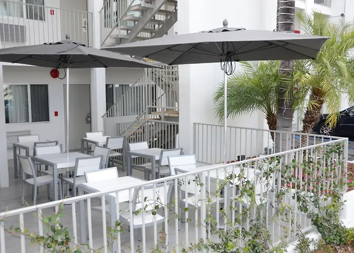 Pasadena Rose & Crown Hotel