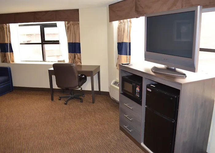 Baymont By Wyndham Downtown Detroit Hotel