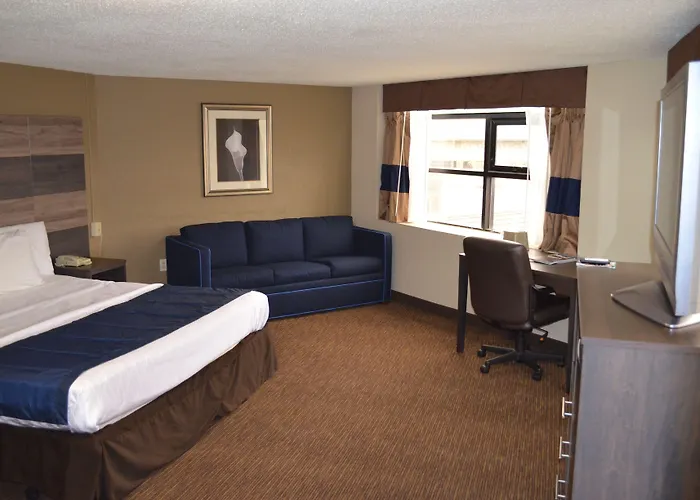 Baymont By Wyndham Downtown Detroit Hotel