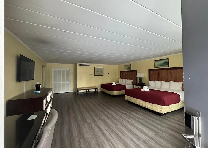 Heart Of Manteo Hotel