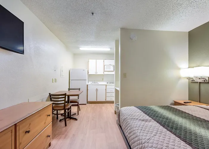 Hometowne Studios By Red Roof Dallas - North Addison - Tollway