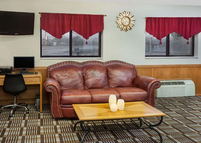 Super 8 By Wyndham Muscatine Hotel