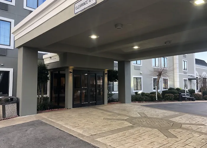 Quality Inn & Suites Chattanooga West Near Lookout Mountain