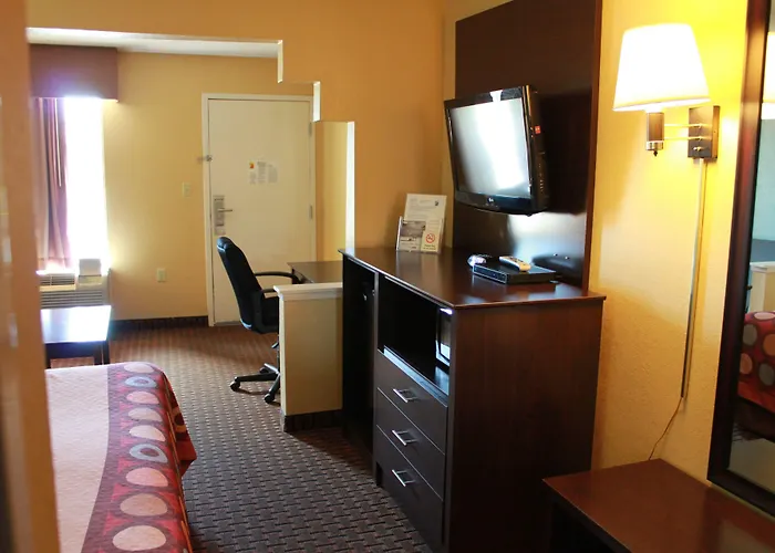 Super 8 By Wyndham Madison/Ridgeland Area