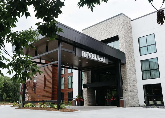 Revel Hotel, Tapestry Collection By Hilton Urbandale