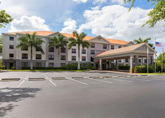 La Quinta By Wyndham Bonita Springs Naples North Hotel