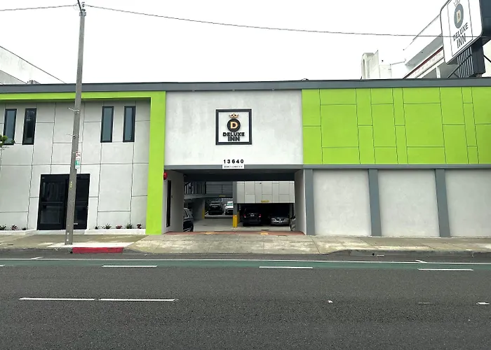 Deluxe Inn Hawthorne/ Lax