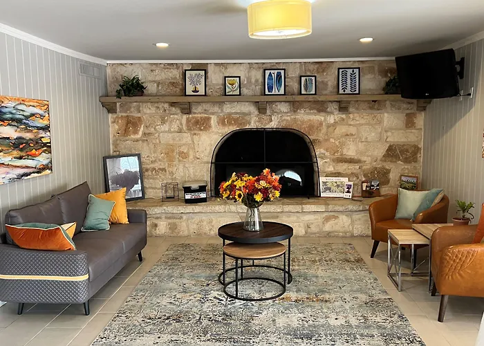 Sunday House Inn And Suites Fredericksburg