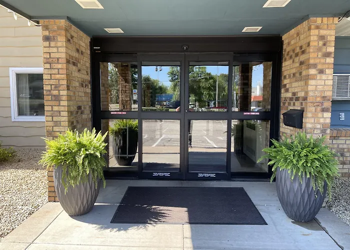 Nichols Inn & Suites