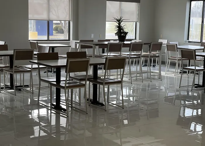 Econo Lodge Inn & Suites Peoria Illinois