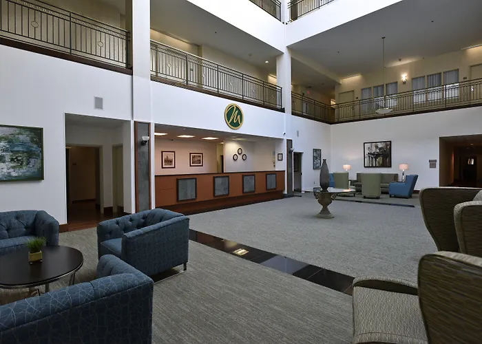 Maron Hotel & Suites Danbury