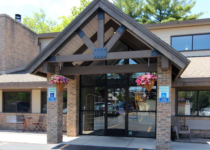 Blossom Hotel & Suites Traverse City Acme