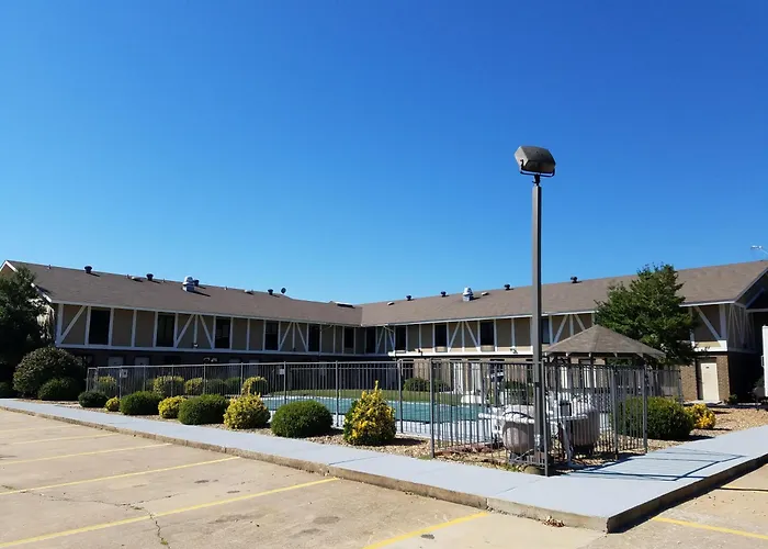 Super 8 By Wyndham Bentonville
