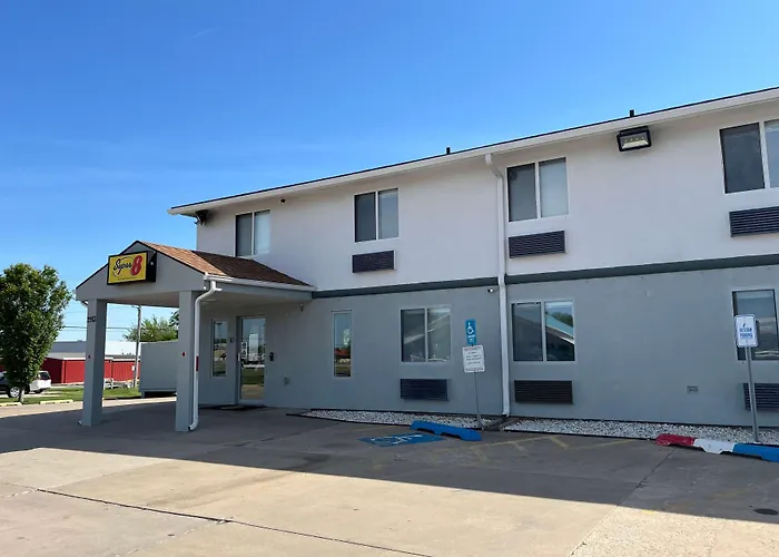 Super 8 By Wyndham Emporia Motel