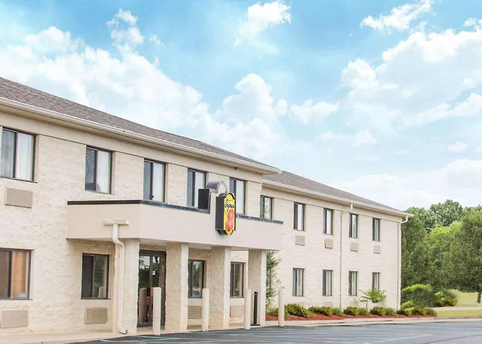 Super 8 By Wyndham Bedford