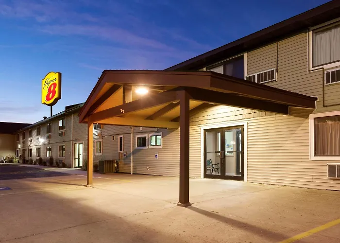 Super 8 By Wyndham Houghton Hotel