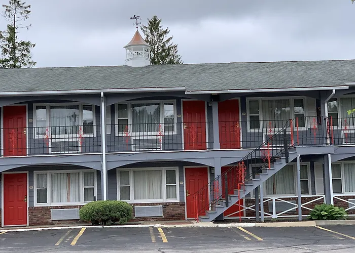 Super 8 By Wyndham Sturbridge Hotel