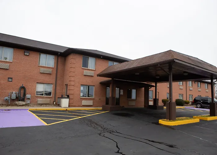 Super 8 By Wyndham Fairmont