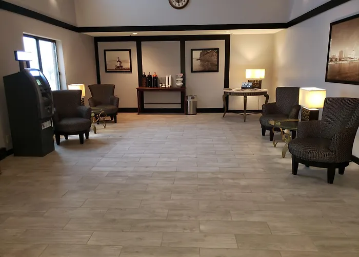 Super 8 By Wyndham Milwaukee Airport Hotel