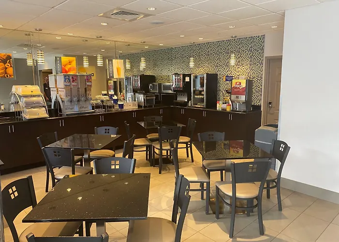 Days Inn & Suites By Wyndham Bonita Springs North Naples