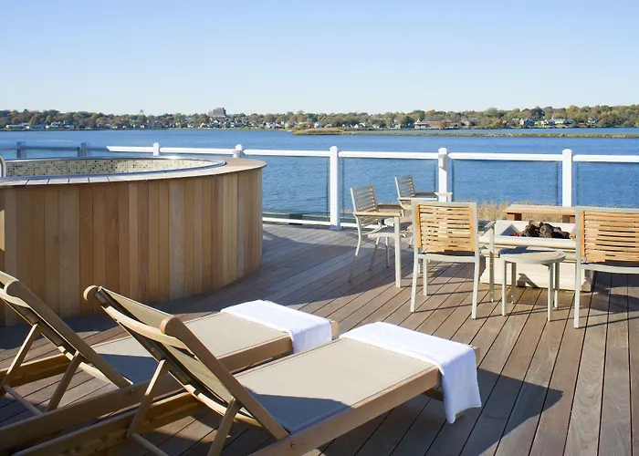 Newport Beach Hotel & Suites Middletown