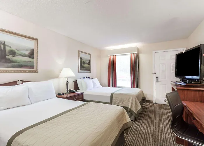 Baymont By Wyndham Hickory Hotel