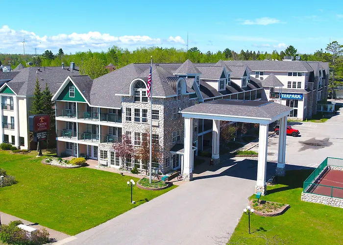 Crown Choice Inn & Suites Lakeview And Waterpark Mackinaw City