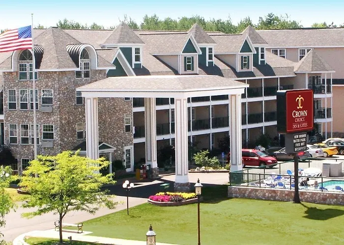 Crown Choice Inn & Suites Lakeview And Waterpark Mackinaw City