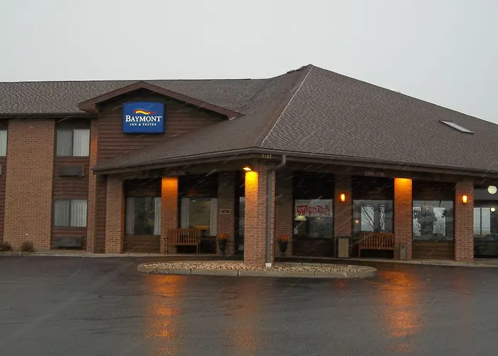 Baymont By Wyndham Marshfield Hotel