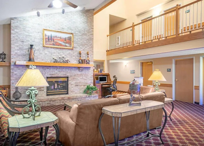 Baymont By Wyndham Lakeville