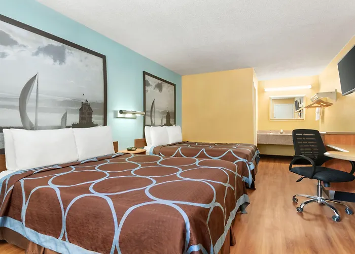 Super 8 By Wyndham Findlay