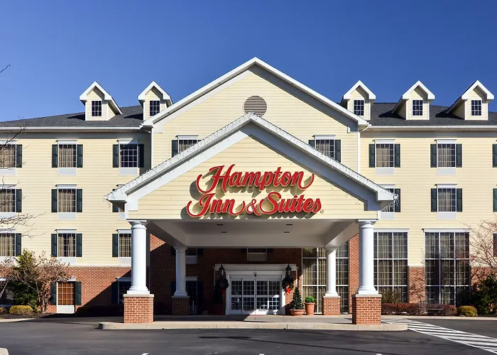 Hampton Inn & Suites State College At Williamsburg Square
