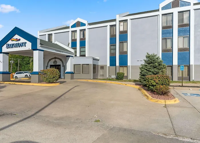 Baymont By Wyndham Lawrence Hotel