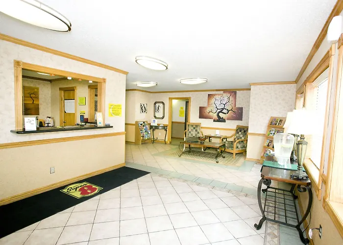 Super 8 By Wyndham Van Buren/Ft. Smith Area