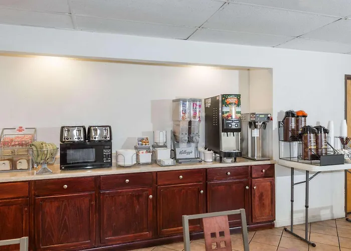 Super 8 By Wyndham Pompano Beach