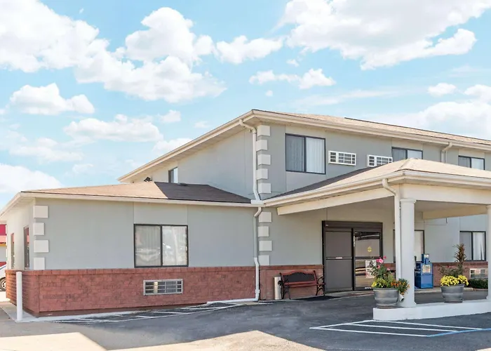Super 8 By Wyndham Poplar Bluff Missouri Hotel