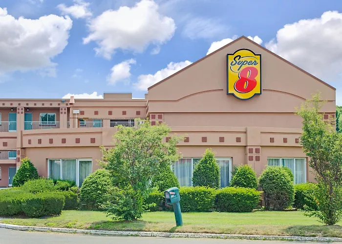 Super 8 By Wyndham Milford/New Haven Hotel