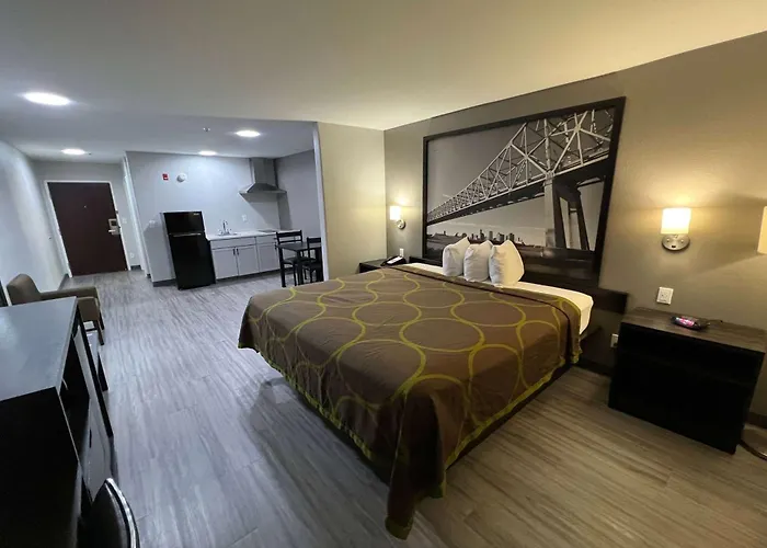 Super 8 By Wyndham Lake Charles/Sulphur