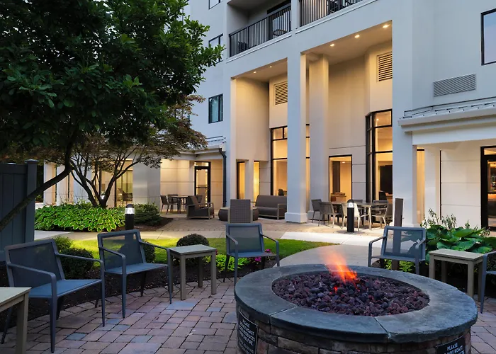 Courtyard By Marriott Danbury Hotel