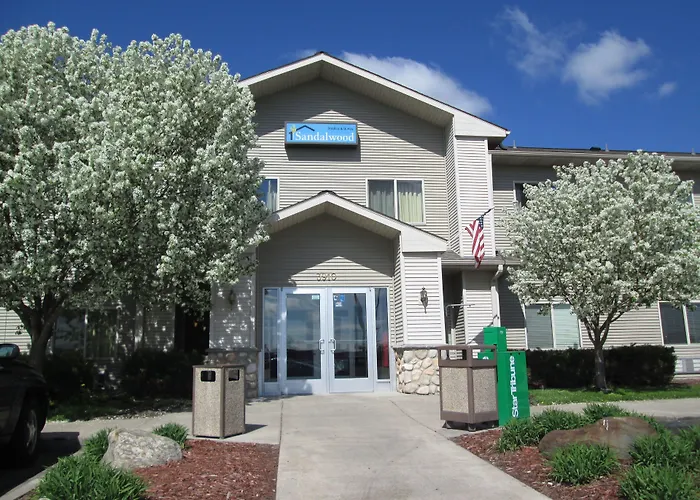 Sandalwood Studios & Suites Shakopee