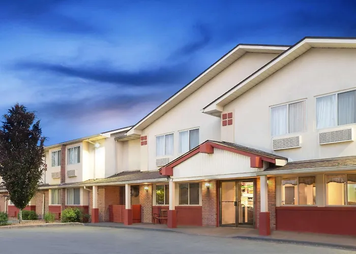 Super 8 By Wyndham Kingston Hotel