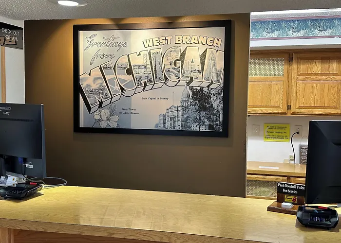 Super 8 By Wyndham West Branch Hotel