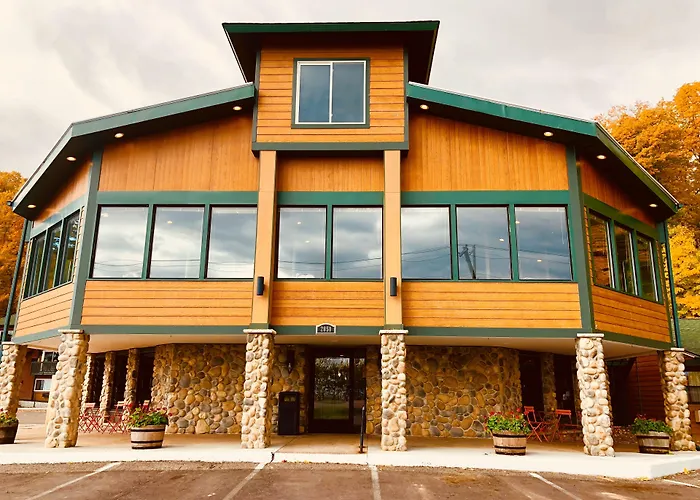 Econo Lodge Lakeview Marquette