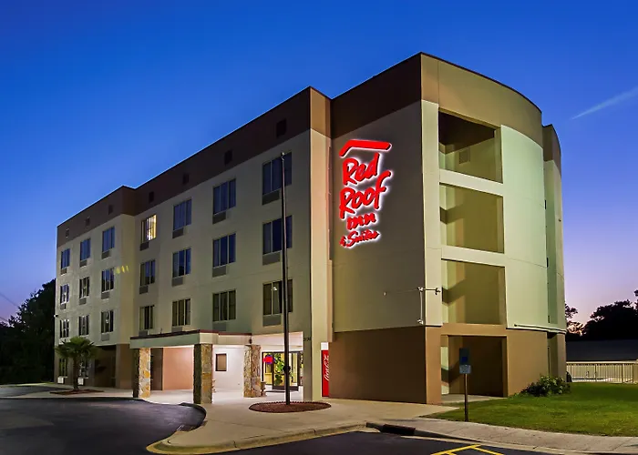 Red Roof Inn & Suites Fayetteville-Fort Bragg