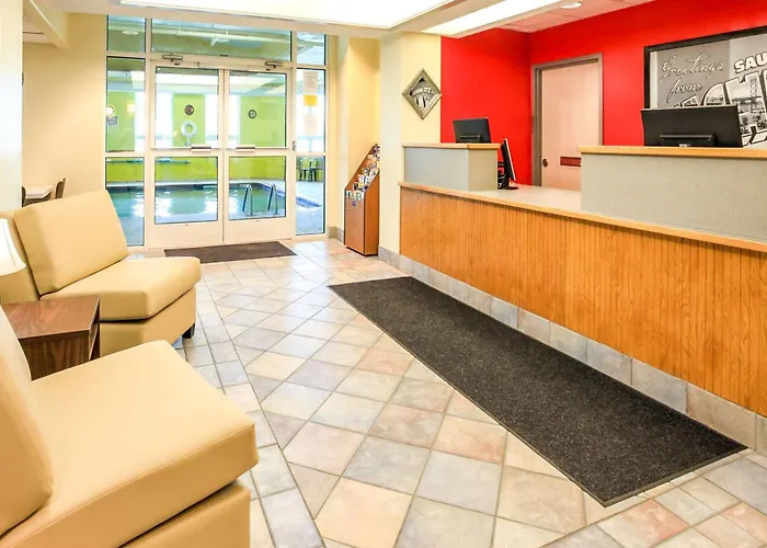 Super 8 By Wyndham Sault Ste. Marie Hotel