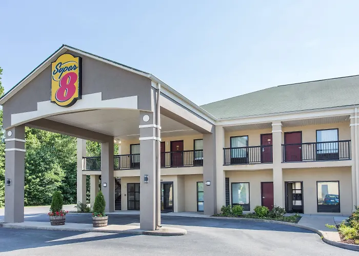 Super 8 By Wyndham Petersburg Motel